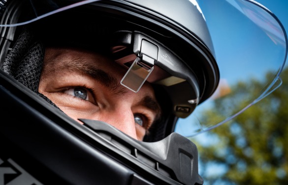 Das TILSBERK Head-Up Display führt Motorradfahrer durch ihre Tour